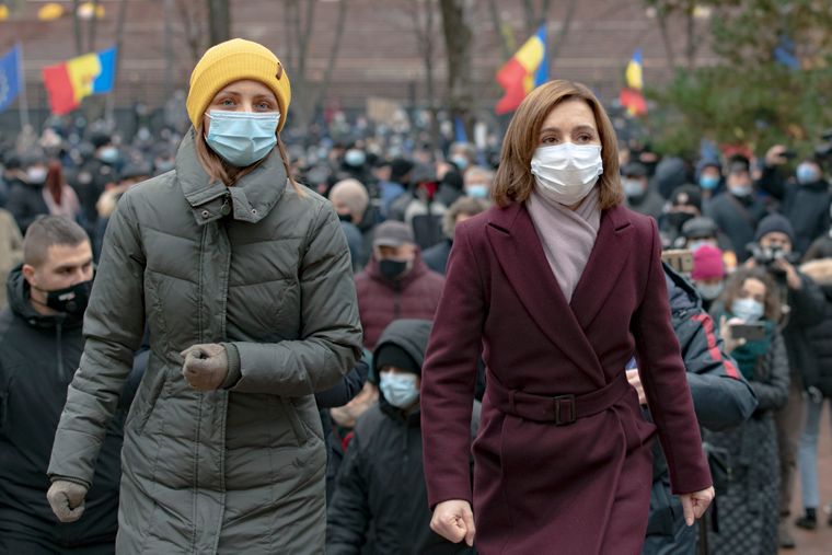 Парламент Молдови ухвалив закон, яким обмежать повноваження президентки Санду. У Кишиневі почались протести